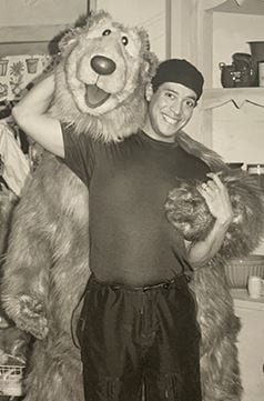 Noel MacNeal is famous for his puppeteer works for overall four decades till now. How much does Noel earn per TV episode? Explore his net worth!